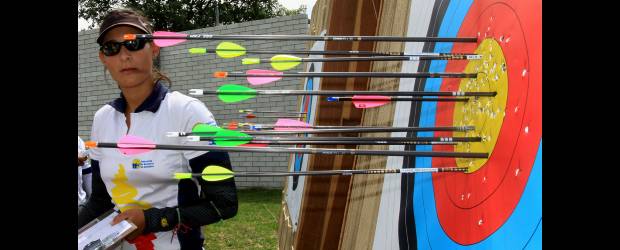 Colombia mostró su poder en compuesto | Archivo | Natalia Londoño fue la ganadora de la ronda olímpica, tras vencer en la final por 7-3 a su compañera y amiga Isabel Serna. por el tercer puesto, Alejandra Usquiano derrotó a la estadounidense Elizabeth Swift y se colgó el bronce.