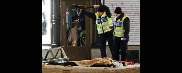 Terrorista de Suecia tendría cómplices | Reuters - Estocolmo, Suecia | El suicida llevaba un cinturón bomba y una olla a presión en la mochila.