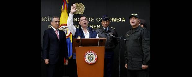 "Van a caer, no se va a salvar ninguno": Santos | Colprensa | En la confirmación de la muerte de Pedro Oliverio Guerrero Castillo, alias Cuchillo, el presidente Juan Manuel Santos felicitó a la Fuerza Pública por los golpes asestados a las diferentes estructuras armadas ilegales durante 2010. El Mandatario lamentó la muerte de los dos policías en el operativo.