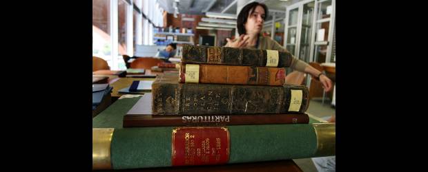 Hojas sueltas llegan a la U. | Archivo | Pilar Moreno de Ángel falleció en 2006 y en la Sala Patrimonial de la Universidad Eafit se honra su trabajo con una colección que lleva su nombre.