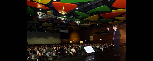 Para innovar, pensar diferente | Hernán Vanegas | La primera edición de Charla N presentó a Henry Chesbrough, Ken Morse (en la foto) y Carter Williams, quienes hablaron de la innovación en las pequeñas y grandes empresas como clave del éxito.