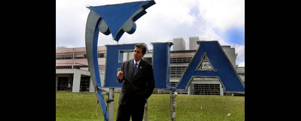 A la EIA también le suena la gerencia | Donaldo Zuluaga | En la sede de Las Palmas de la Escuela de Ingeniería de Antioquia están terminando de adecuar una cancha sintética, se construyen nuevos laboratorios y esperan dejar listos los diseños de la nueva biblioteca. En las instalaciones de Zúñiga están dotando varias aulas, se harán intervenciones generales y abrirá un centro de idiomas en convenio con la Universidad CES.