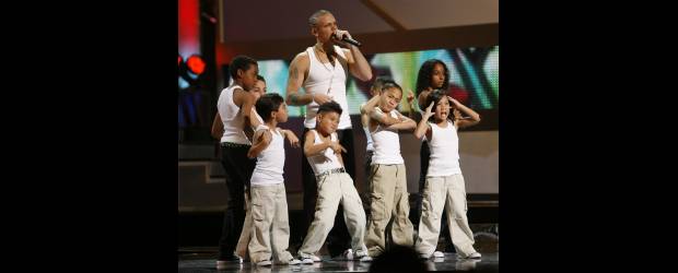 Calle 13 se mueve por la educación | Archivo | Los organizadores del movimiento señalan que apoyan a Calle 13 porque les inspira a través de sus mensajes, canciones y actos de humanidad. Por ahora, los niños son el foco de la iniciativa.