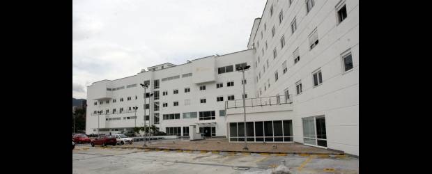 La Supersalud asume el control total de Saludcoop | Hernán Vanegas | Según el senador Jorge Enrique Robledo, Saludcoop incrementó su patrimonio en un 504 por ciento desde su creación en 1994. La entidad promotora de salud (EPS) actualmente hace presencia en 30 departamentos y en 1.050 municipios de todo el país prestándole el servicio a casi cuatro millones de afiliados.