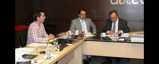 Mincomercio reiteró apoyo a la región | Cortesía | De izquierda a derecha, el Ministro de Comercio, Sergio Díaz-Granados, y Carlos Vásquez Restrepo, presidente de Auteco.