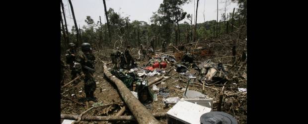 Caso Borja abriría hueco en procesos por Farcpolítica | Archivo | En la madrugada del 1 de marzo de 2008, las Fuerzas Militares de Colombia realizaron la Operación Fénix, en la que murió el jefe guerrillero "Raúl Reyes". El campamento en el que se escondía estaba en Angostura, Ecuador.