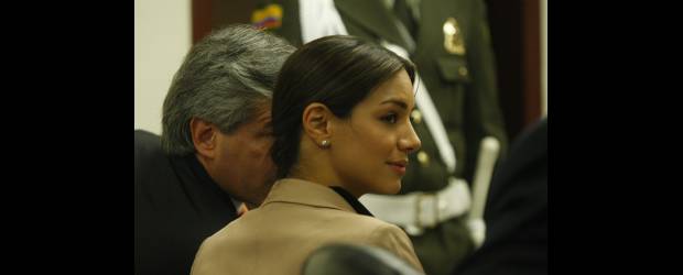 Aseguran, pero no encarcelan, a los Dávila | Christian Castillo, Colprensa-Bogotá | La exreina de belleza, Valerie Domínguez, no aceptó los cargos imputados, en calidad de tentativa, de falsedad en documento privado y prevaricato.