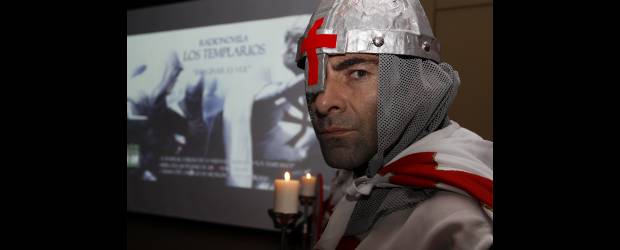 La Cruzada se vive en la radio | Edwin Bustamante: | La radionovela Los Templarios está basada en los militares cristianos, que eran de los más entrenados entre los que participaron en las cruzadas. Sus distintivos fueron el manto blanco con una cruz roja dibujada.