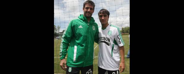Generaciones de extremos | Hernán Vanegas | Gastón Pezzuti, el capitán, referente y de mayor de Nacional, en compañía de Sebastián Pérez, el sardino del plantel.
