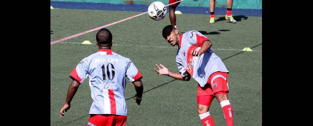 Herly Alcázar cambió la rutina en Medellín | Donaldo Zuluaga | Roberto Carlos Cortés, en la jugada con Luis Mosquera, pidió permiso para unos días de descanso en el Medellín que tendrá por fuera tres semanas a Hernán Pertuz, quien en Manizales sufrió un problema de ligamento colateral.