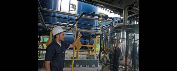 Conozca cómo es el proceso | | En esta planta, y este reactor, el aceite se convierte en el biocombustible que se agrega al diésel, hoy en una proporción de 10 por ciento en cada galón.