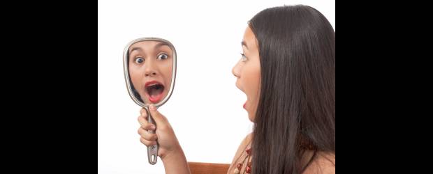 Si le dicen brillante hágale una visita al espejo |