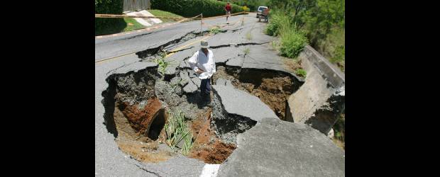 Magia del Plan 2500, a punto de esfumarse | Juan Antonio Sánchez | De acuerdo con el recorrido que hizo la SAI por 15 vías secundarias del departamento, el corredor que une el corregimiento Camilocé (Amagá) con el municipio de Fredonia, en el Suroeste antioqueño, es uno de los más deteriorados por lo complejo de la geografía de la región.