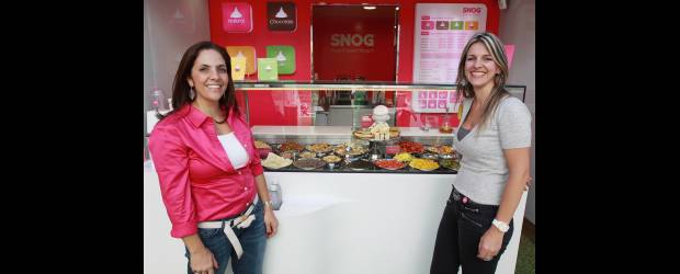 Un toque de yogur lo deja helado | Róbinson Sáenz - Edwin Bustamante | Tatiana Díez y Anna Serani tienen la franquicia de Snog para Medellín. Estos helados son cero grasa y están hechos con yogur griego, en una búsqueda por ser un producto natural, digestivo y que "pudiera estar dentro de la dieta diaria". Además, no hay nada congelado. El toque secreto lo importaron de Europa.