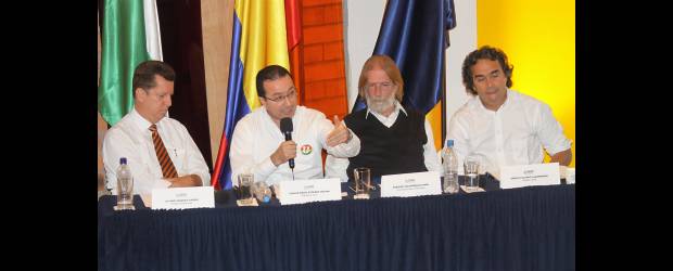Definen claves para Antioquia | Hernán Vanegas | De izquierda a derecha los candidatos a la Gobernación de Antioquia: Álvaro Vásquez, del Partido Conservador; Carlos Mario Estrada, del Partido de la U; Rodrigo Saldarriaga, del Polo Democrático y Sergio Fajardo del Partido Verde