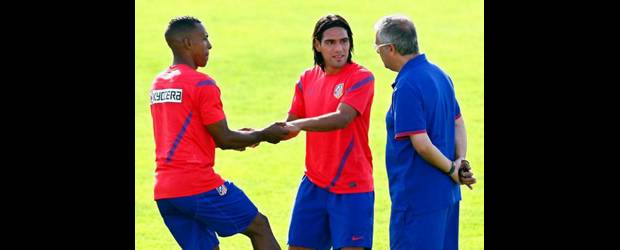 Falcao se lanza hoy al ruedo | Falcao.com.co | Le llegó la hora al colombiano Radamel Falcao Gacía de presentarse en el fútbol español y lo hará como visitante ante Valencia en su debut con el Atlético de Madrid, en el cual estará acompañado por otro colombiano, Amaranto Perea. Ambos serán titulares, según lo dispuesto por el técnico Gregorio Manzano.