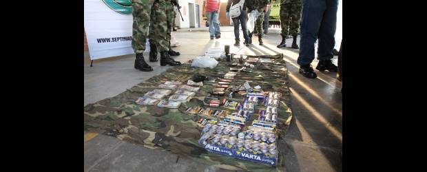 Capturan a alias "el Rojo", cabecilla del frente 18 | Edwin Bustamante | En el golpe de mano dado por las tropas a una comisión de finanzas del frente 18 de las Farc fueron decomisados dinero, armas, coca, pilas y celulares.