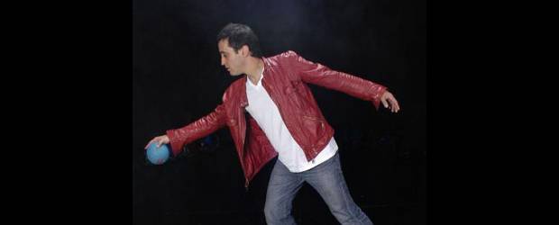 López hará reír a los españoles | Archivo | En 2004, La pelota de letras popularizó el stand up comedy en el país. Luego vinieron sus obras Me pido la ventanay Frutica picada , no tan exitosas.