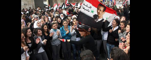 Misión árabe despierta temores de activistas | Ap - Damasco, Siria | En las calles de las ciudades sirias se observan contrastes desde la llegada del grupo de observadores, miles de personas han salido a manifestarse en favor del régimen de Bashar al Assad y un número similar de opositores, también han marchado para expresar su condena por los abusos y las muertes de civiles.