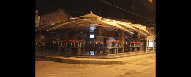 En Caucasia no se movió nadie | Jaime Pérez, Enviado Especial, Bajo Cauca | La gente prefirió no salir anoche a los sitios de diversión nocturna en Caucasia. El comercio también se vio afectado y cerró sus puertas.