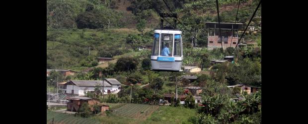 Líderes piden sacar a Palmitas del olvido | Julio César Herrera | El teleférico de Palmitas conecta a tres veredas del corregimiento, que antes quedaban a gran distancia. En este período de pruebas no tiene costo, pero a la comunidad le inquieta la tarifa que se analiza y a la vez espera que se extiendan su trayecto y el horario de funcionamiento.