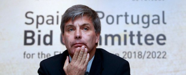 La candidatura ibérica tiene en los estadios su mayor aval | Reuters | El miembro de la comisión de Fifa, el chileno Harold Mayne-Nicholls, durante la rueda de prensa después de la visita al estadio del Real Madrid.