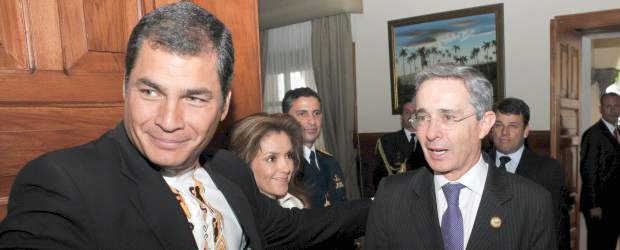 Presidentes de Colombia, Álvaro Uribe Vélez, y de Ecuador, Rafael Correa | Archivo | Durante la reciente reunión de Unasur, celebrada en Quito (Ecuador), los presidentes de Colombia, Álvaro Uribe Vélez, y de Ecuador, Rafael Correa, se mostraron en una actitud conciliadora y distendida, diferente a la de agosto pasado.