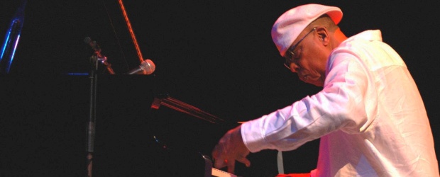 Chucho Valdés en siete claves de jazz | Cortesía | El concierto con el músico cubano Chucho Valdés, ganador de siete premios Grammy, es uno de los más esperados en la ciudad. Es reconocido por su maestría como pianista y por su papel como compositor y director de orquestas como Irakere. Medellín es uno de los lugares de los afectos del maestro cubano. A la ciudad llegó con su mujer y su pequeño hijo de tres años.