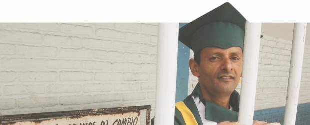 Los presos que no perdieron el año | Róbinson Sáenz | ·Gustavo Calle de 42 años recibió la mención de honor por su sentido de pertenencia. Ahora su aspiración es ser profesional y estudiar psicología.Las jornadas académicas fueron de lunes a viernes de 8 a 11:00 a.m. y de 1 a 3:30 p.m.