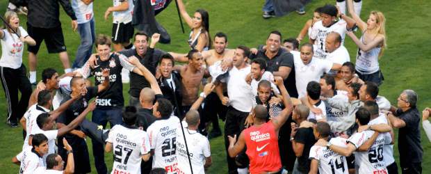 Corinthians se coronó campeón del Brasileirao | Reuters | Los empates en Sao Paulo y Río de Janeiro aseguraron que Corinthians terminara dos puntos arriba de Vasco en la última fecha del torneo.