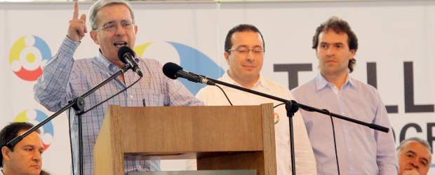 Uribe critica el manejo mediático de la corrupción | Manuel Saldarriaga | El expresidente Álvaro Uribe Vélez defendió las actuaciones de su gobierno contra la corrupción y salió, una vez más, en defensa de los colaboradores que están siendo judicializados por la Fiscalía.