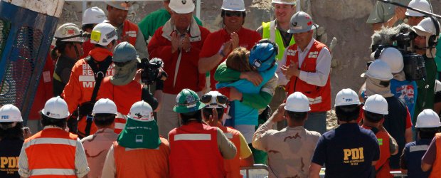 Darío Segovia es el minero número 20 que sale de la mina | Reuters | El accidente más grave que ha sufrido fue el año pasado, cuando una máquina le perforó una mano.