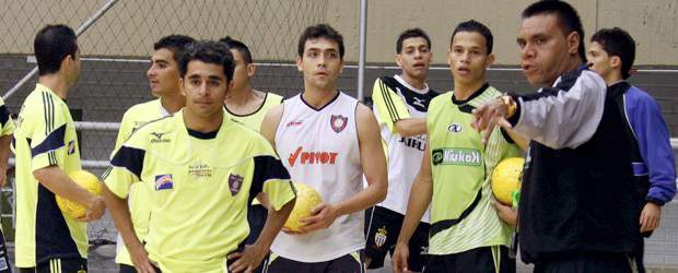 El futsal paisa es Bello | Edwin Bustamante | La preparación física, con David Luján al frente, es uno de los fuertes de Bello Jairuby en la Copa Postobón de fútbol de salón. Para ver al quinteto bellanita hay que pagar hoy (8:00 p.m.) 5.000 pesos en el Tulio Ospina, donde los menores de 10 años ingresarán gratis. Telmex Eventos pasará el partido en directo.