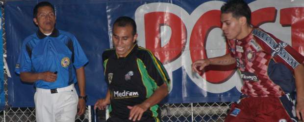 Bello resolvió el cuento en un dos por tres | Cortesía Diario Del Sur-pasto | Bello Jairuby tuvo otra destacada actuación, esta vez en semifinales, al eliminar al Pasto, que era el de mejor rendimiento en la etapa previa.