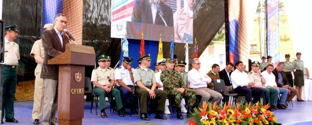 Héroes de la Patria y sus familias recibieron casas | José Alejandro Ramírez | El acto tuvo lugar en el municipio de Marinilla, en el Oriente antioqueño, donde en total se construyeron 232 viviendas.