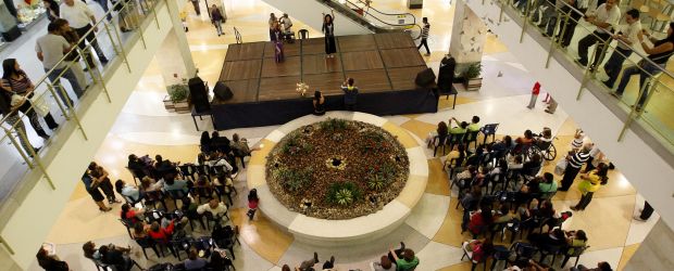 Las barras bravas de los centros comerciales |