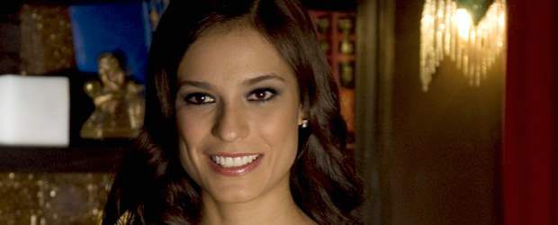 Alexandra está en su mejor momento | Cortesía | Alexandra Santos es la periodista y presentadora de Zona Trendy . Se presentará el próximo lunes a las 10:30 p.m. por E Entertainment y también los lunes cada quince días a la misma hora. La repetición es cada viernes a las 10:30 p.m.