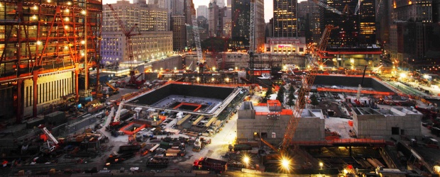 Nueve recuerdos del 9-11 | Mark Lennihan, AP - Nueva York, Estados Unidos | El lugar en el que estuvieron las Torres Gemelas hoy es un espacio de acelerada construcción. Los edificios que se alzarán en la Zona Cero serán una mezcla de modernismo con tintes de homenaje