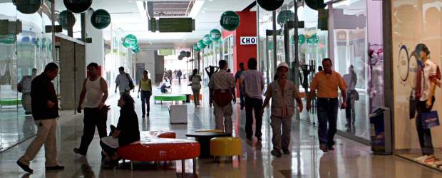 'Llevamedecompras', mucho más que ofertas | Archivo | El centro comercial Puerta del Norte, en Bello, completa el grupo de siete complejos que participan en la promoción 'Llevamedecompras'. La estrategia comercial arrancó ayer, viernes, y se extenderá hasta el domingo 4 de septiembre .