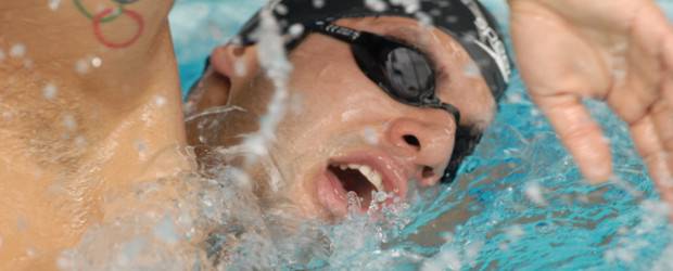 Pinzón levanta velas y desembarca en natación élite | Alexander F.yuan,ap-tokyo, Japón | En esta madrugada, el bogotano Ómar Pinzón empezaba su actuación en la parada de la Copa del Mundo de piscina corta, en Tokio, Japón. El nadador de 22 años, residenciado en Los Ángeles va por más podios y mejores tiempos.