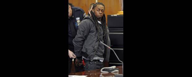 Rapero entra a prisión para cumplir pena | AP | Lil Wayne fue sentenciado tras declararse culpable de posesión ilegal de un arma de fuego. Su disco Tha Carter III fue el álbum mejor vendido del 2008.