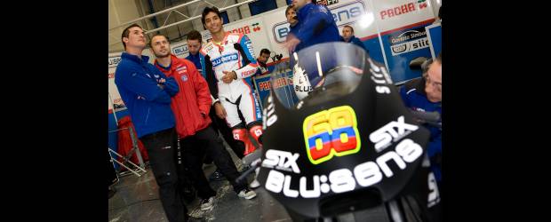 El reto de Yonny en Qatar es grande | Cortesía Blusens-España | Yonny Hernández y su grupo de trabajo en el equipo Blusens-STX