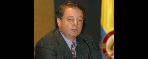 Colombia buscará devolución de pesquero | Archivo | El ministro de Defensa, Gabriel Silva Luján, anunció la interceptación y retención de un barco pesquero en el mar Caribe. Aseguró que se analizará con detenimiento donde ocurrió el hecho antes de tomar decisiones.