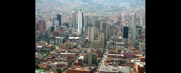 Planes Parciales renuevan a Medellín | | En Medellín, el Plan de Ordenamiento Territorial fue aprobado en diciembre de 2009 por la Alcaldía, con lo que se dio paso a dividir la ciudad en polígonos homogéneos, de acuerdo con su desarrollo físico y de uso.