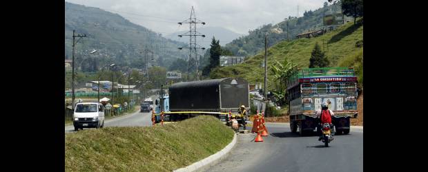 Un billón de pesos para vías está en el aire | Manuel Saldarriaga | En estos momentos se construye la doble calzada Ancón-Primavera, que servirá de base para la doble calzada que conectará a Medellín con el Eje Cafetero y que hace parte de Autopistas de la Montaña. También están dentro de este megaproyecto las dobles calzadas a Turbo, Caucasia y Puerto Berrío.