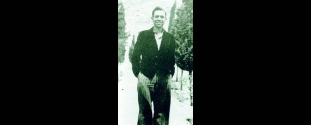 Buscan absolver a Miguel Hernández | Cosasquenuncapudedecirte.blogspot.com | Una foto de Hernández en su natal Orihuela