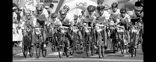 Con valores en la cabeza gozaron la bicicleta | Julio César Herrera | Durante la mañana, el Edificio Inteligente estuvo lleno de niños que participaron en el Clásico El Mundo. Fueron 5.289 niños, dijo la organización.