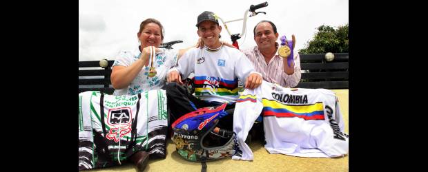 A David lo persigue un león | Hernán Vanegas | David Oquendo se formó en la pista de bicicrós de Belén. Él opina que el escenario requiere de nuevos trabajos para arreglar el partidor, especialmente.
