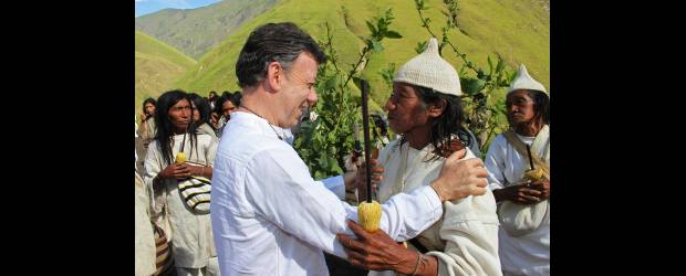 Diplomacia de Santos respalda su popularidad | Archivo | La gestión de Juan Manuel Santos apenas empieza y por ello todavía faltan mayores elementos para calificar lo planteado y lo hecho en este mes al frente del Gobierno Nacional.