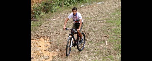 Oxígeno y perrenque en la montaña | Archivo | Fabio Castañeda es el actual campeón del Clásico EL COLOMBIANO-Indeportes Antioquia y defenderá el título frente a figuras como el juvenil Johnatan Botero. El ciclomontañismo es una de las pruebas más exigentes del ciclismo.
